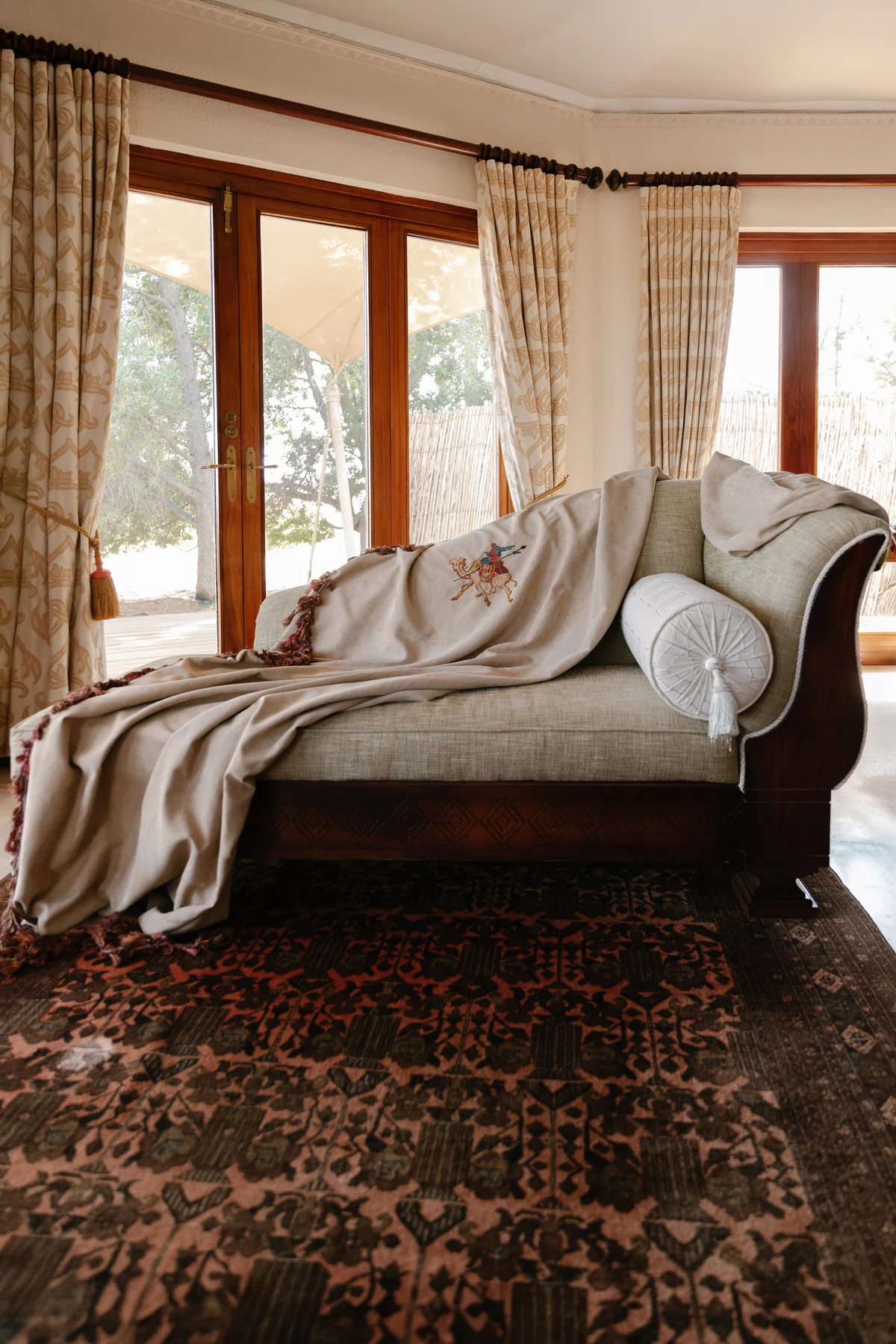 Arabian fairytale editorial at Al Maha Desert Resort, Dubai (8)